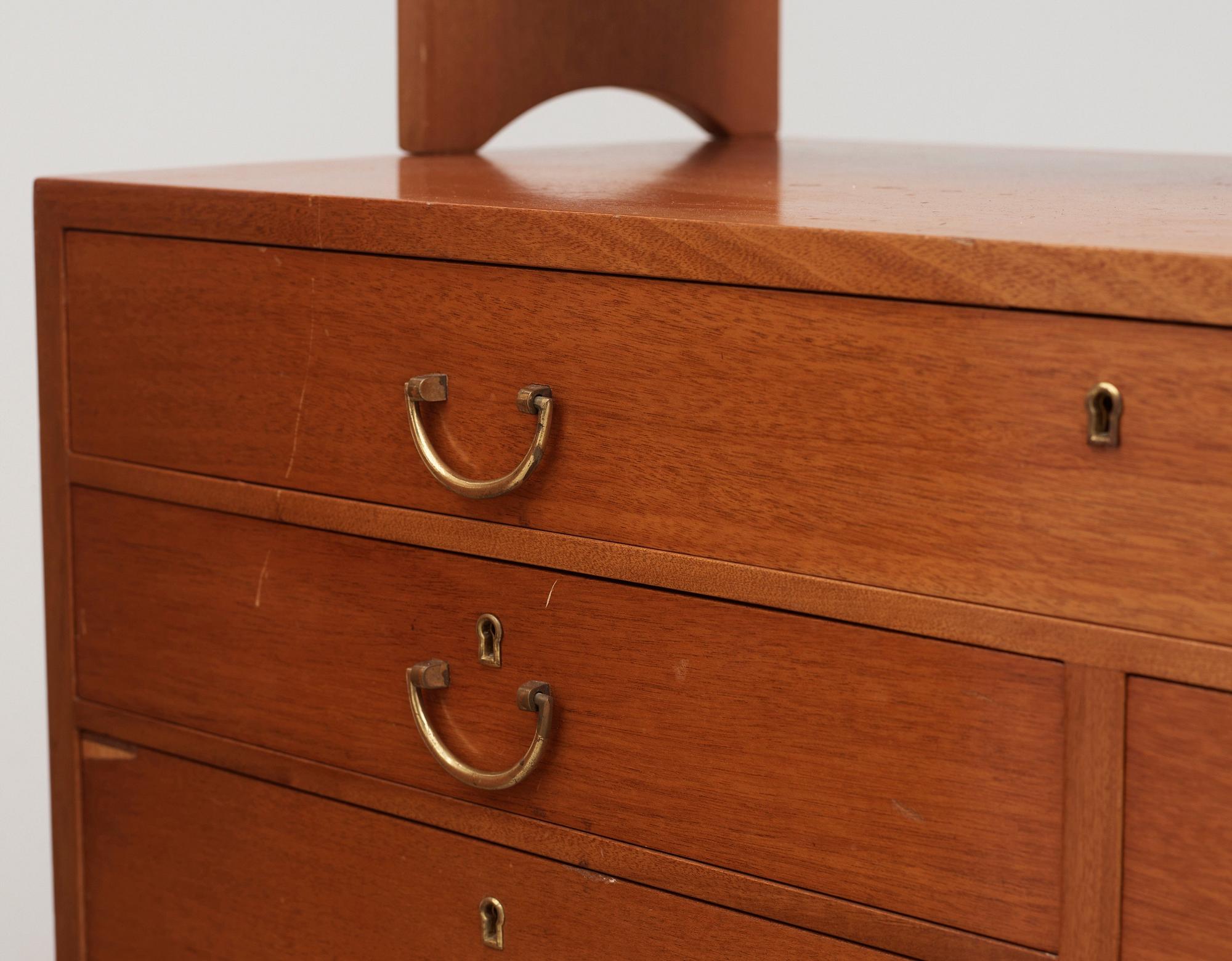 BOKHYLLOR, modell 2112, 2 sektioner, Josef Frank, Firma Svenskt Tenn.