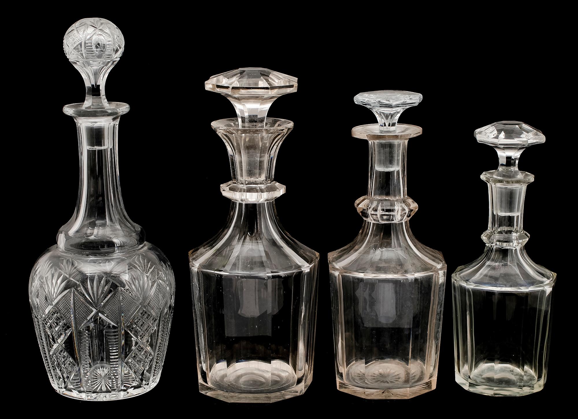 KARAFFER, 4 st, glas, 1900-talets första hälft.