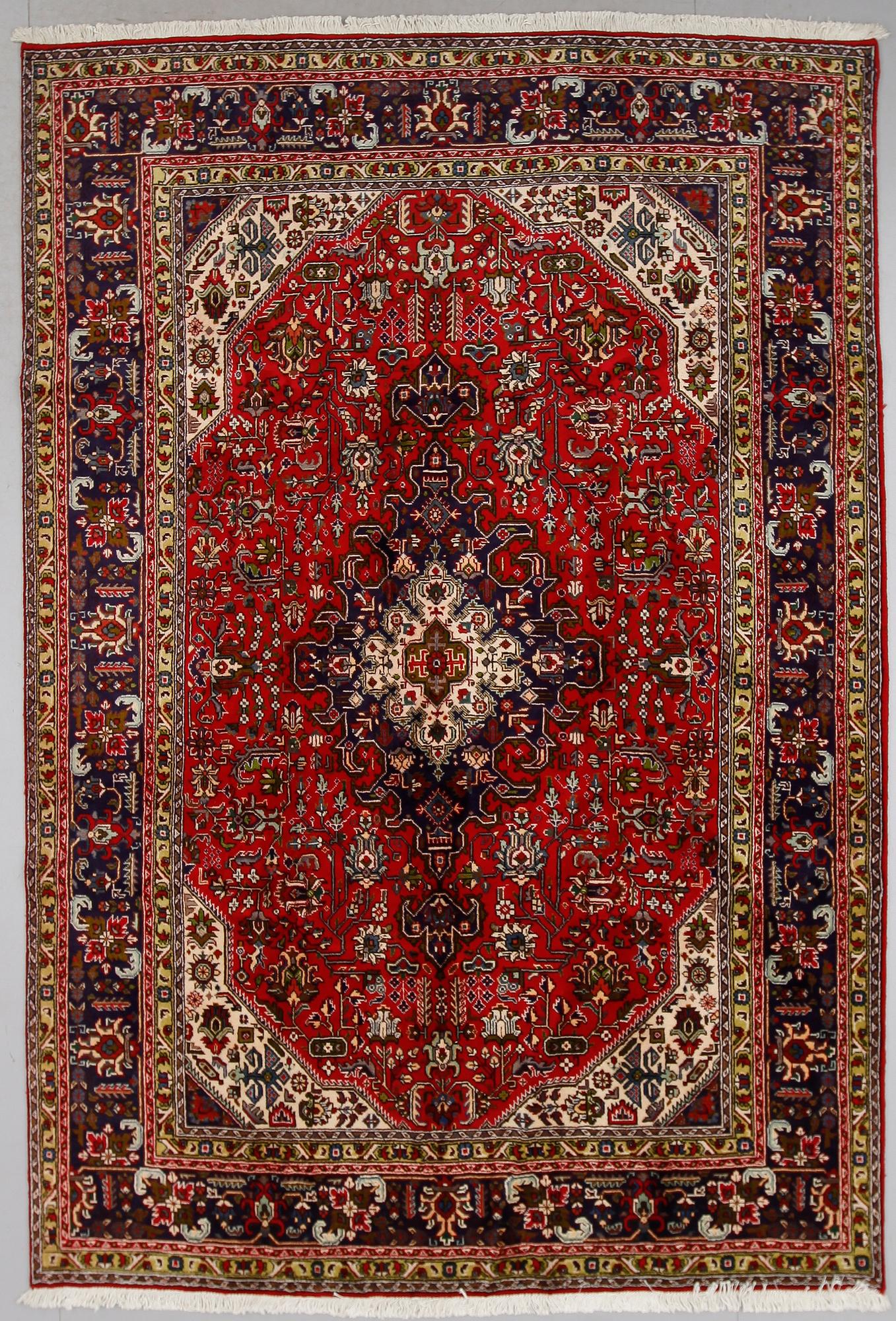 MATTA, Täbriz, ca 292 x 202 cm.