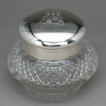 SKÅL med LOCK, slipad kristall och silver, Tyskland ca 1900. Tot vikt inklusive kristall 2140 gram.