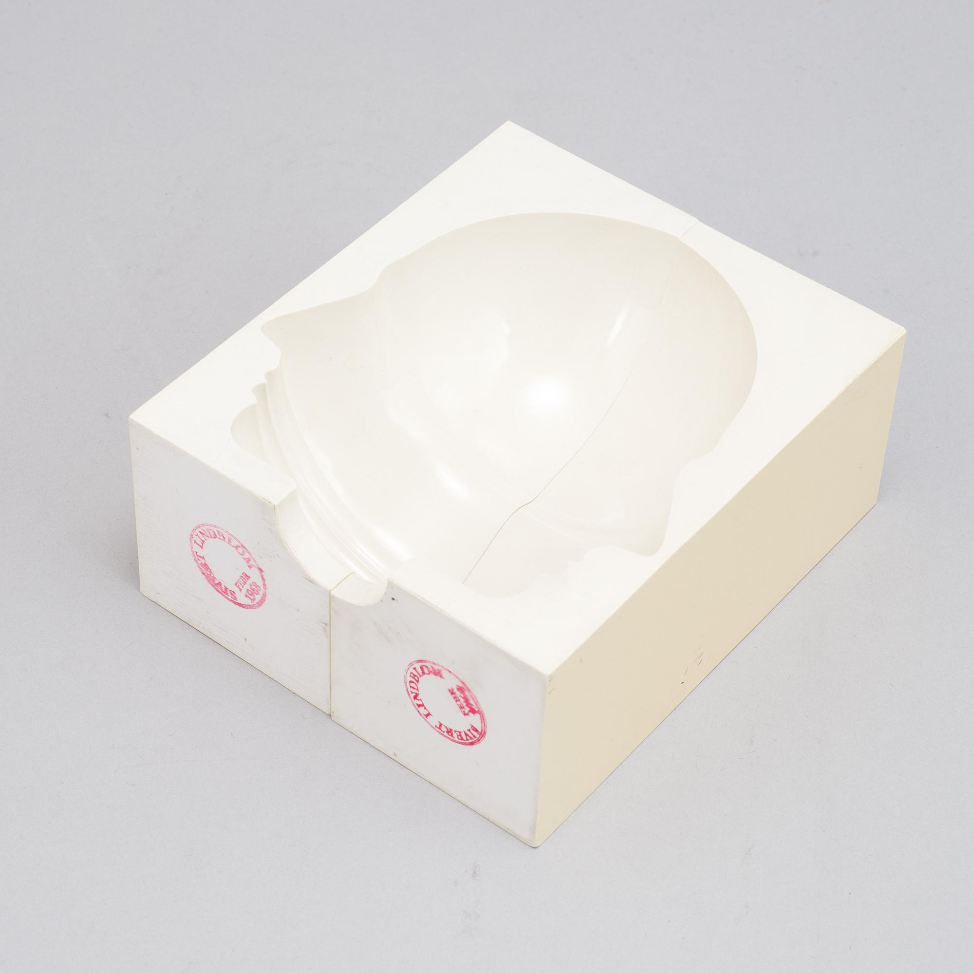Sivert Lindblom, sculpture, 2 parts, plastic, stamped 1968.