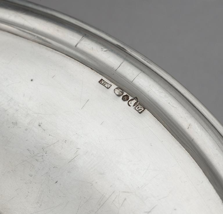 FAT, silver, bär svenska importstämplar Stockholm 1916. Vikt ca 711 gram.