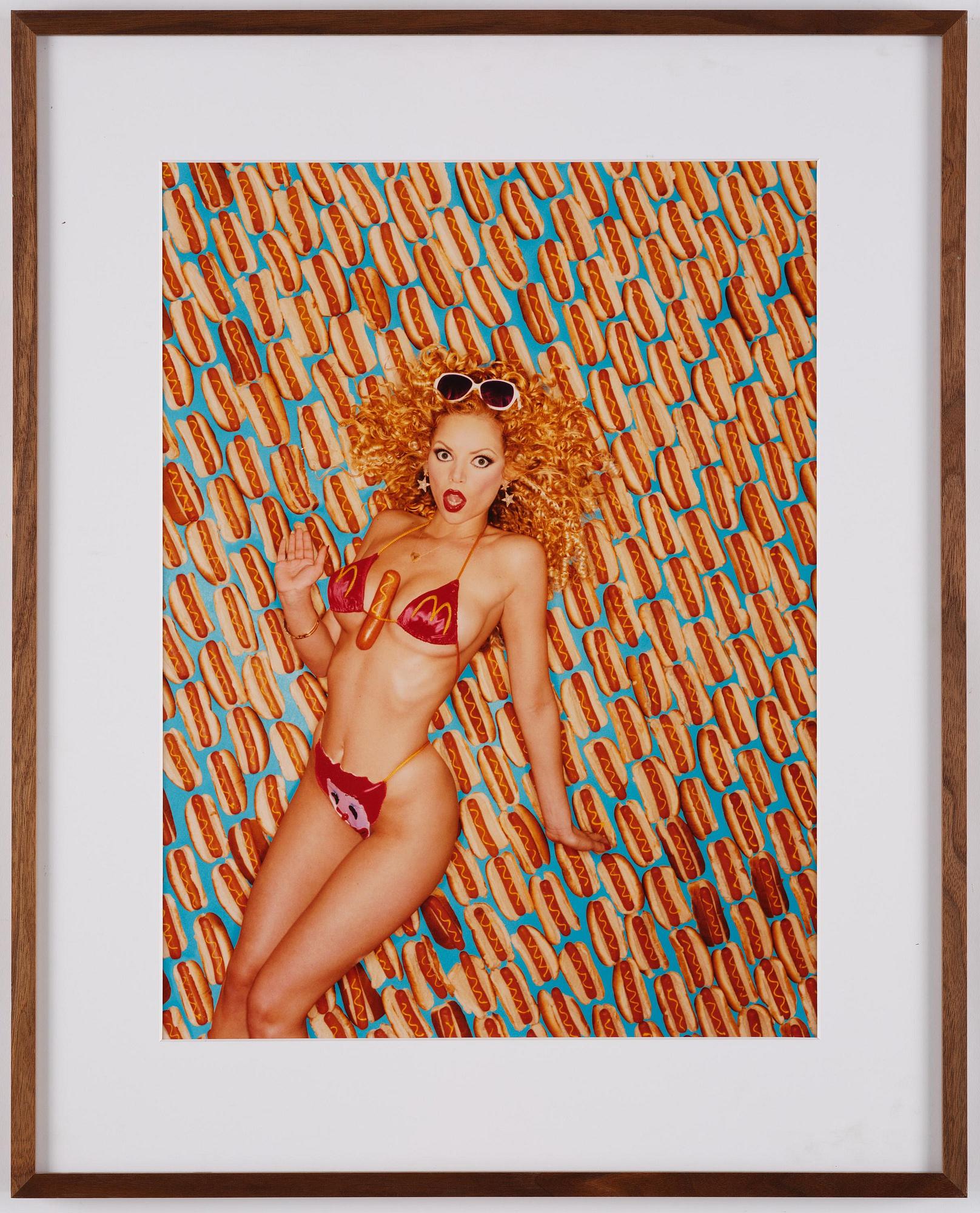 David LaChapelle, "Kitty G with hotdogs, New York", 1994.