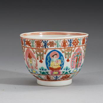 KOPP, porslin. Qing dynastin, Daoguang (1821-50). Sigillmärke i rött.