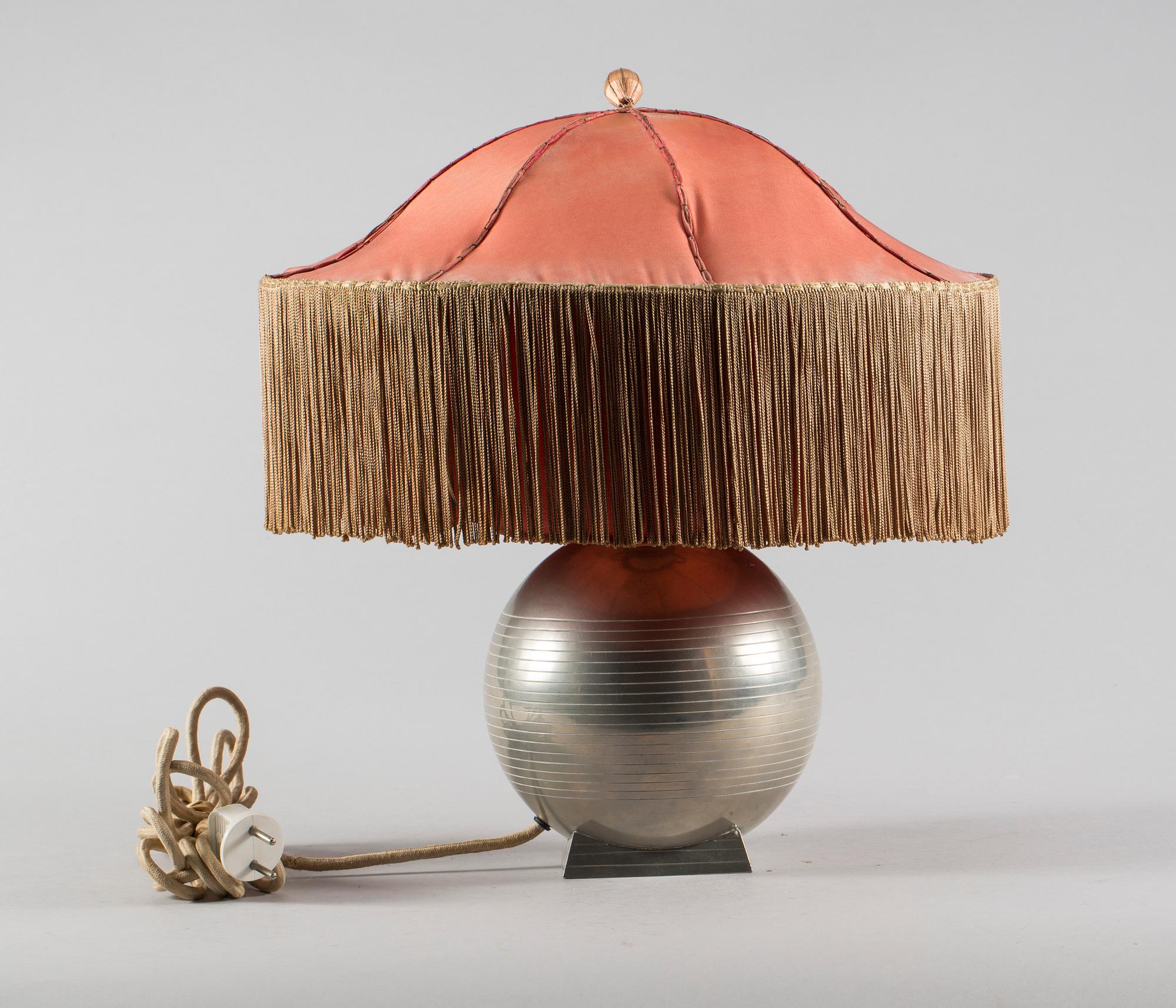 BORDSLAMPA, tenn G.A.B, 1900-talets första hälft.