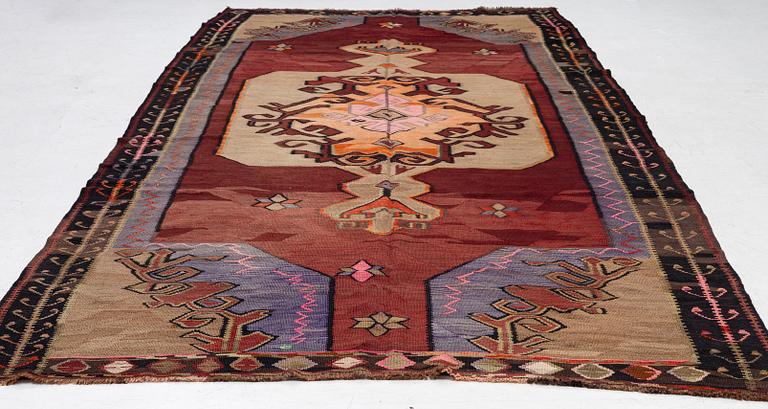 Rug, semi-antique Turkish Kilim, approx. 385 x 200 cm.