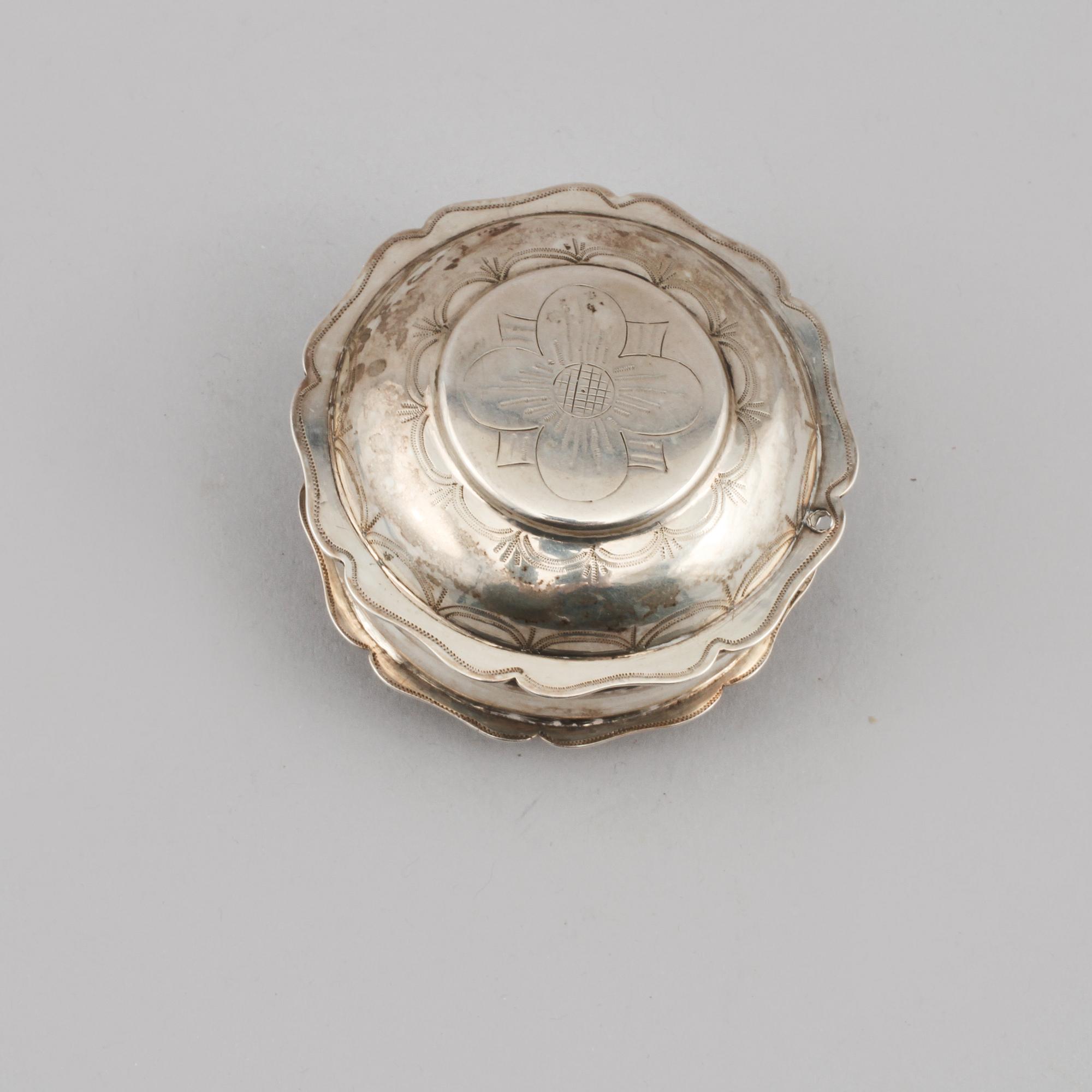 KYRKDOSA, silver, Johan Gustaf Enberg, Vänersborg, 1863, vikt 30 g.