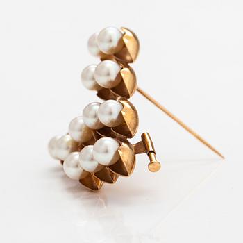 A 14K gold brooch with cultured pearls. Matti Hyvärinen, Turku 1970.