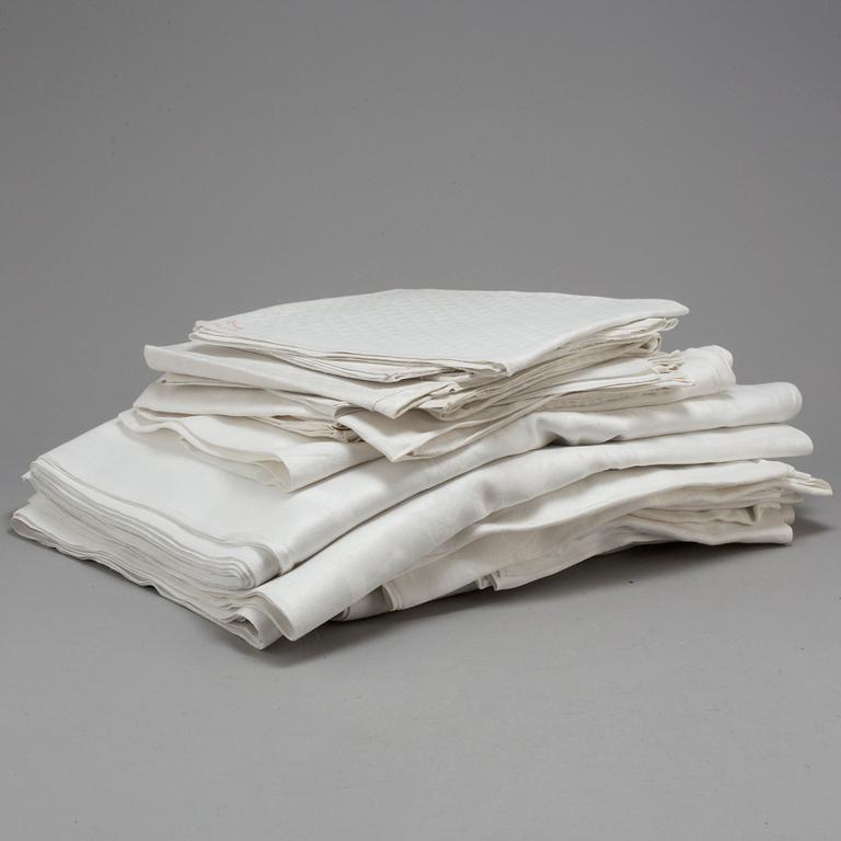 SAMLING LINNEDAMAST, 27 delar.