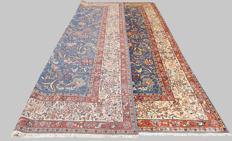 A figural Sarouk carpet, approx. 412 x 300 cm.