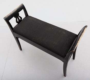 PIANOBÄNK, 1900-talets första hälft.