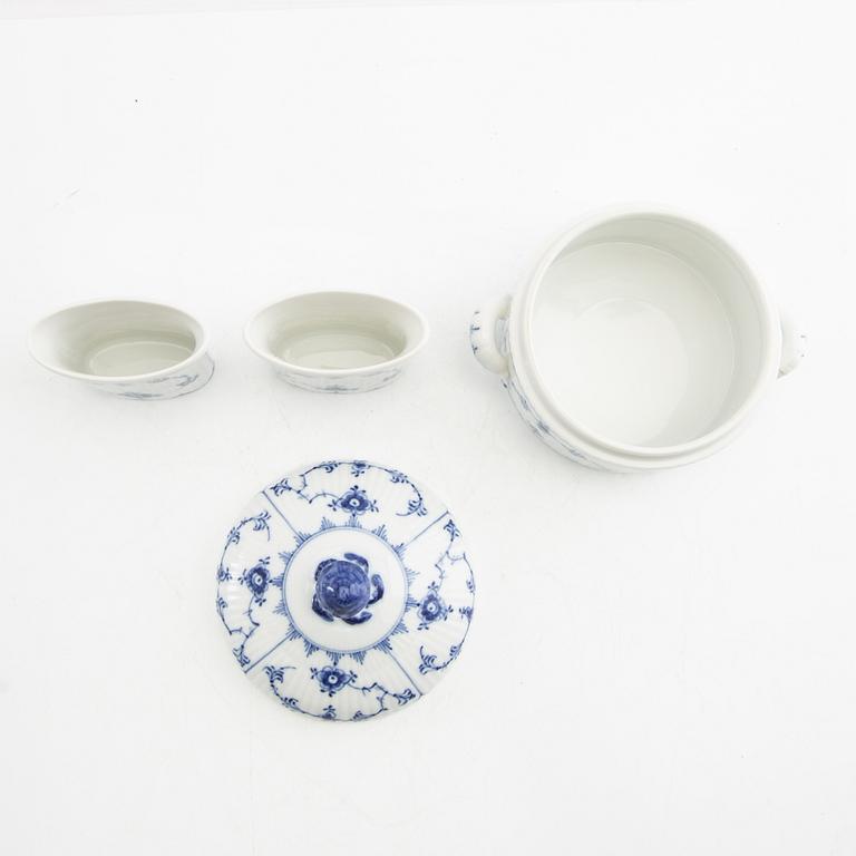 Servis 31 dlr "Musselmalet rifflet" Royal Copenhagen Danmark 1900-talets senare del porslin.