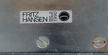 ARNE JACOBSEN, "Svanen", 1 par, för Fritz Hansen, Danmark 1990.
