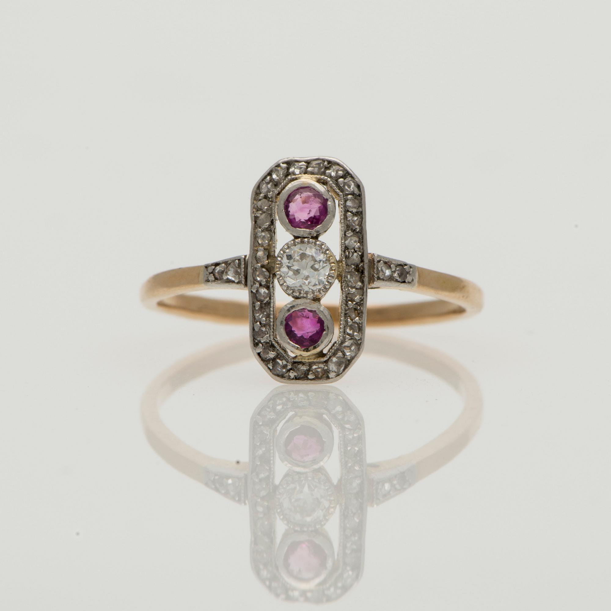 RING, platina, diamanter, rubiner. Ryska stämplar.