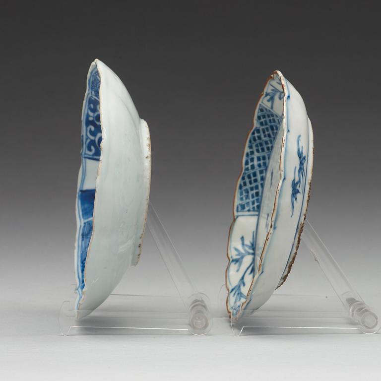SKÅLFAT, två stycken, porslin, Mingdynastin, Tianqi/Chongzhen, 1600-tal.