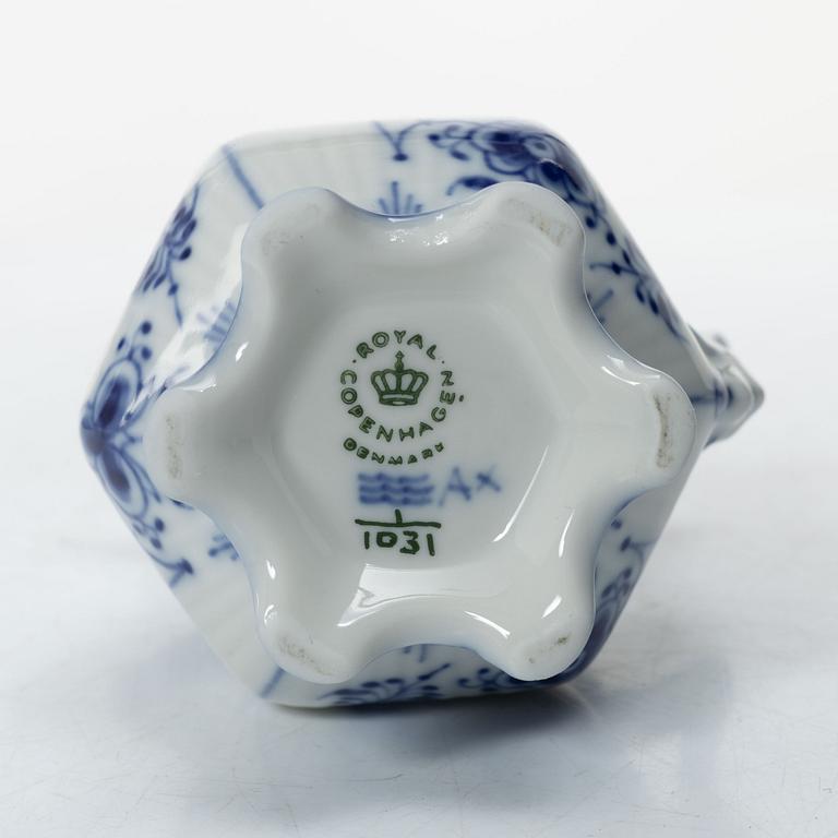 Royal Copenhagen, A sixteen-piece 'Blue fluted Full lace' Mocca service, second half of the 20th century.