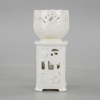 PIEDESTAL med YTTERFODER, flintgods, jugend, Alf Wallander, Rörstrand, omkring 1900.