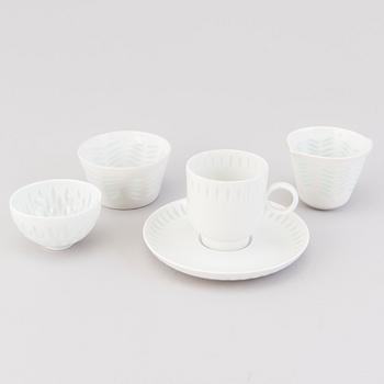 A 13-piece porcelain coffee set, Arabia, latter half and end of the 20th Century. Three pcs by Friedl Holzer-Kjellberg.