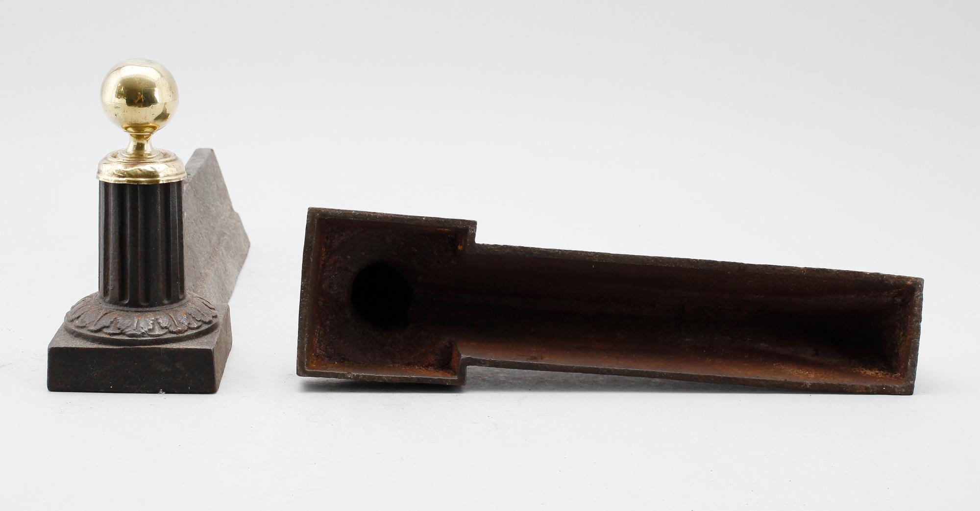 ELDHUNDAR, 1 par, mässing och gjutjärn, omkring år 1900.