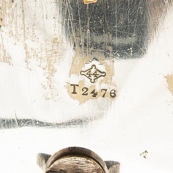 Stekhuvar 2 st samt skål på fot NS 1900-tal.