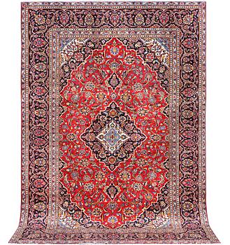 A Kashan carpet, c. 297 x 189 cm.