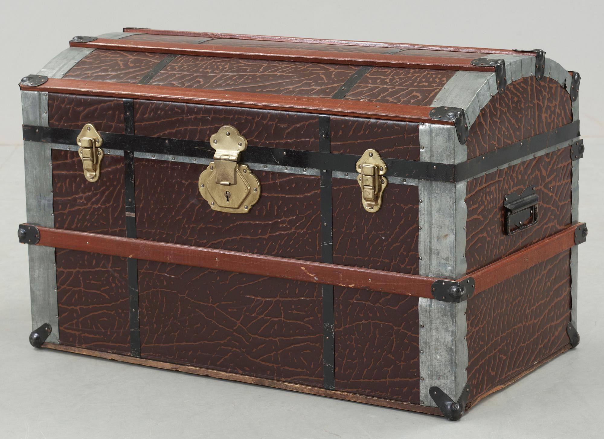 KOFFERT, omkring 1900.