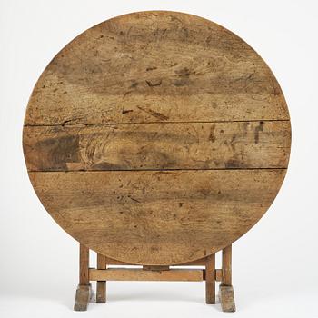 A French oak tilt-top gateleg table, 18th / early 19th century.