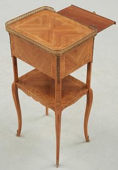 SÄNGBORD, rokokostil, 1900-tal.
