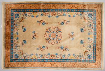 Carpet, semiantique, China, 182x272 cm.