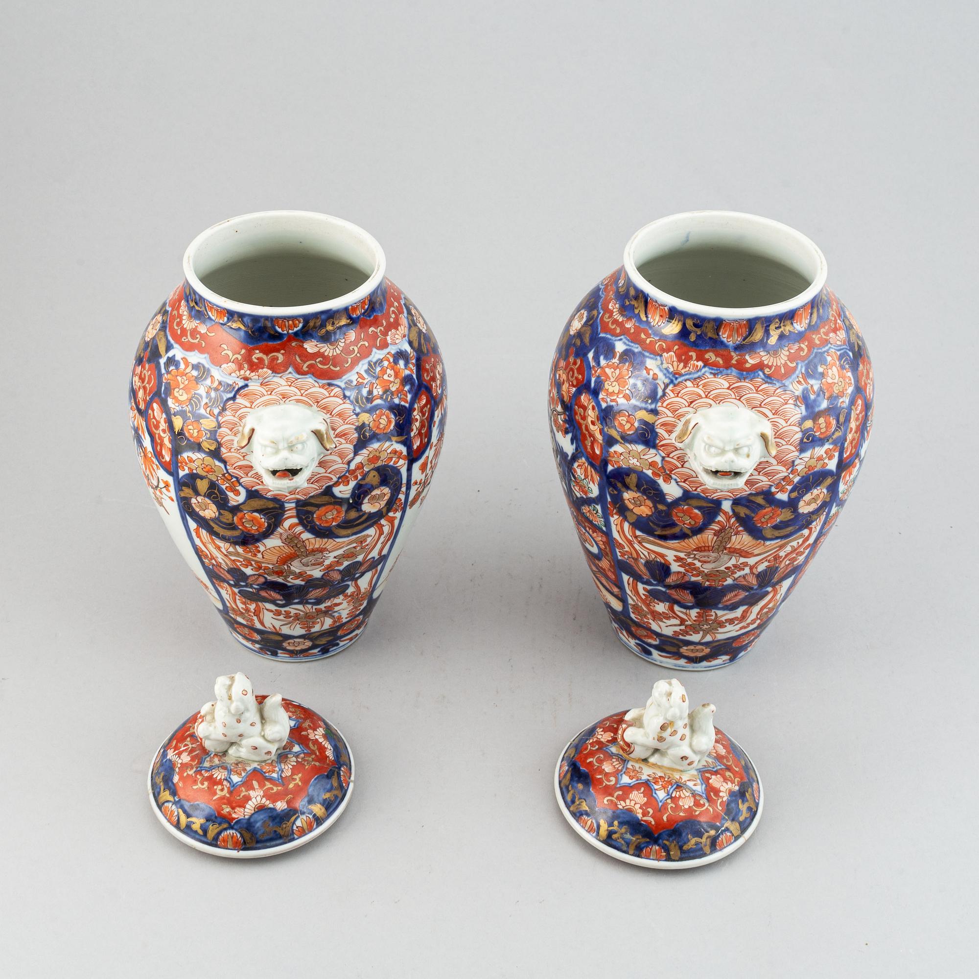 A pair of imari vases with covers, Japan, Meiji period (1868-1912).
