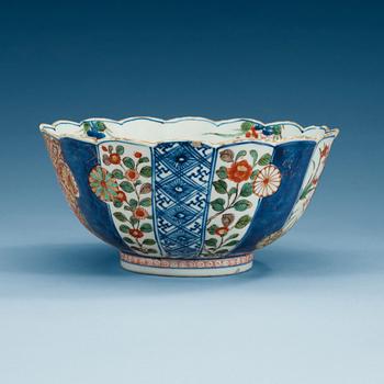 A blue and white bowl, Qing dynasty, Kangxi (1662-1722).