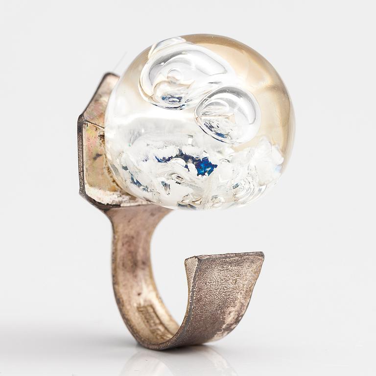 BJÖRN WECKSTRÖM, RING "Förstelnad sjö", sterling silver, akryl. Lapponia 1972.