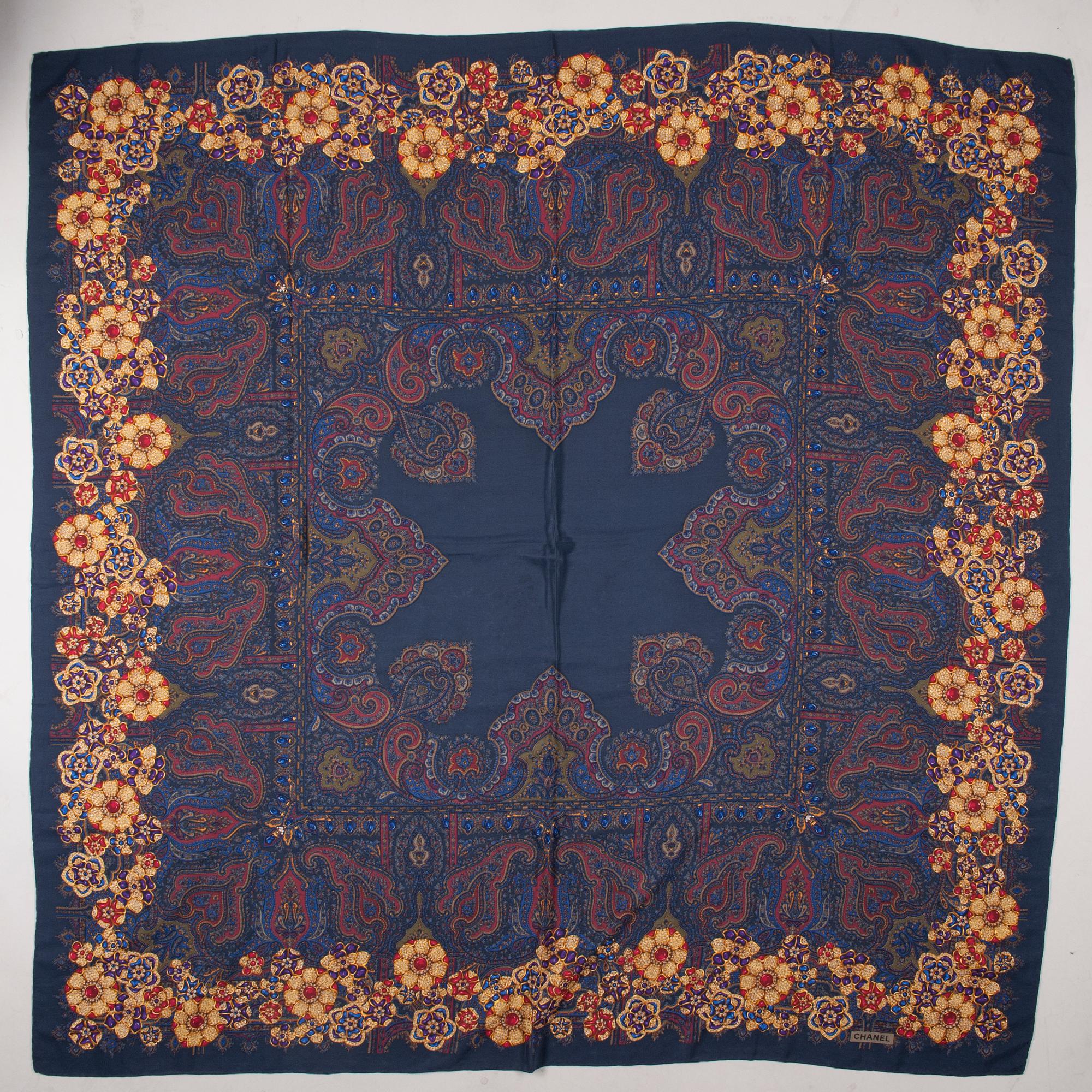 SCARF, Chanel.