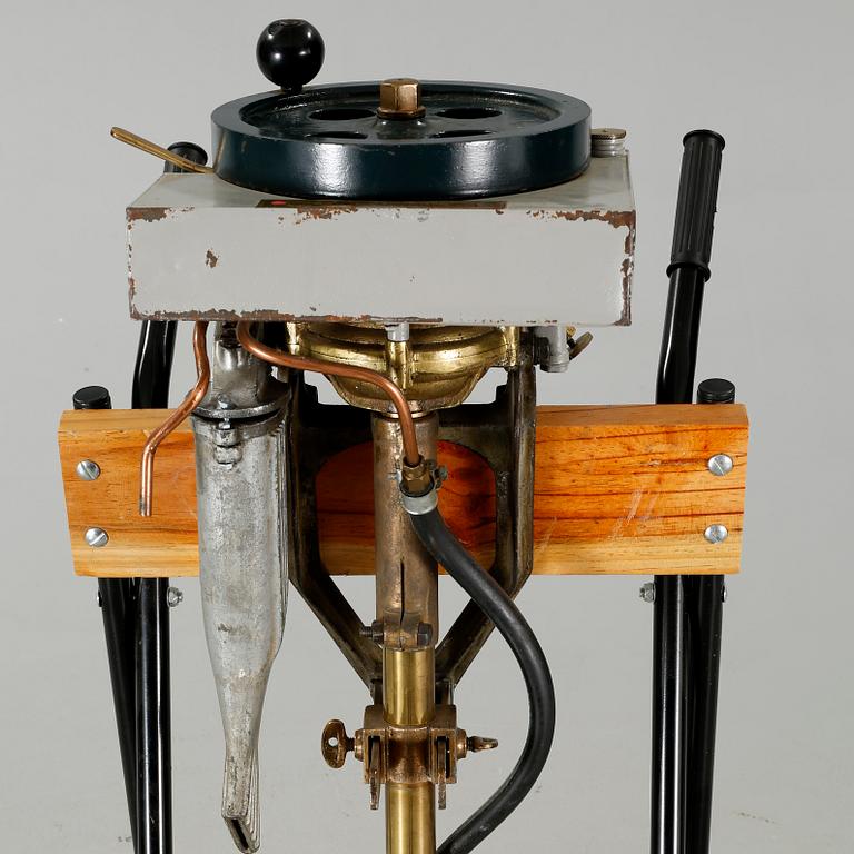 An early 20th century rowboat motor 
by Evinrude Detachable Rowboat Motor Company,
Milwaukee in Wisconsin.