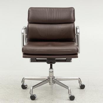 Charles & Ray Eames, skrivbordsstol, "Soft Pad Chair EA 217", Vitra.