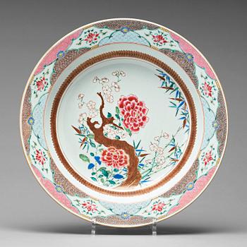 A famille rose basin, Qing dynasty, Yongzheng (1723-35).