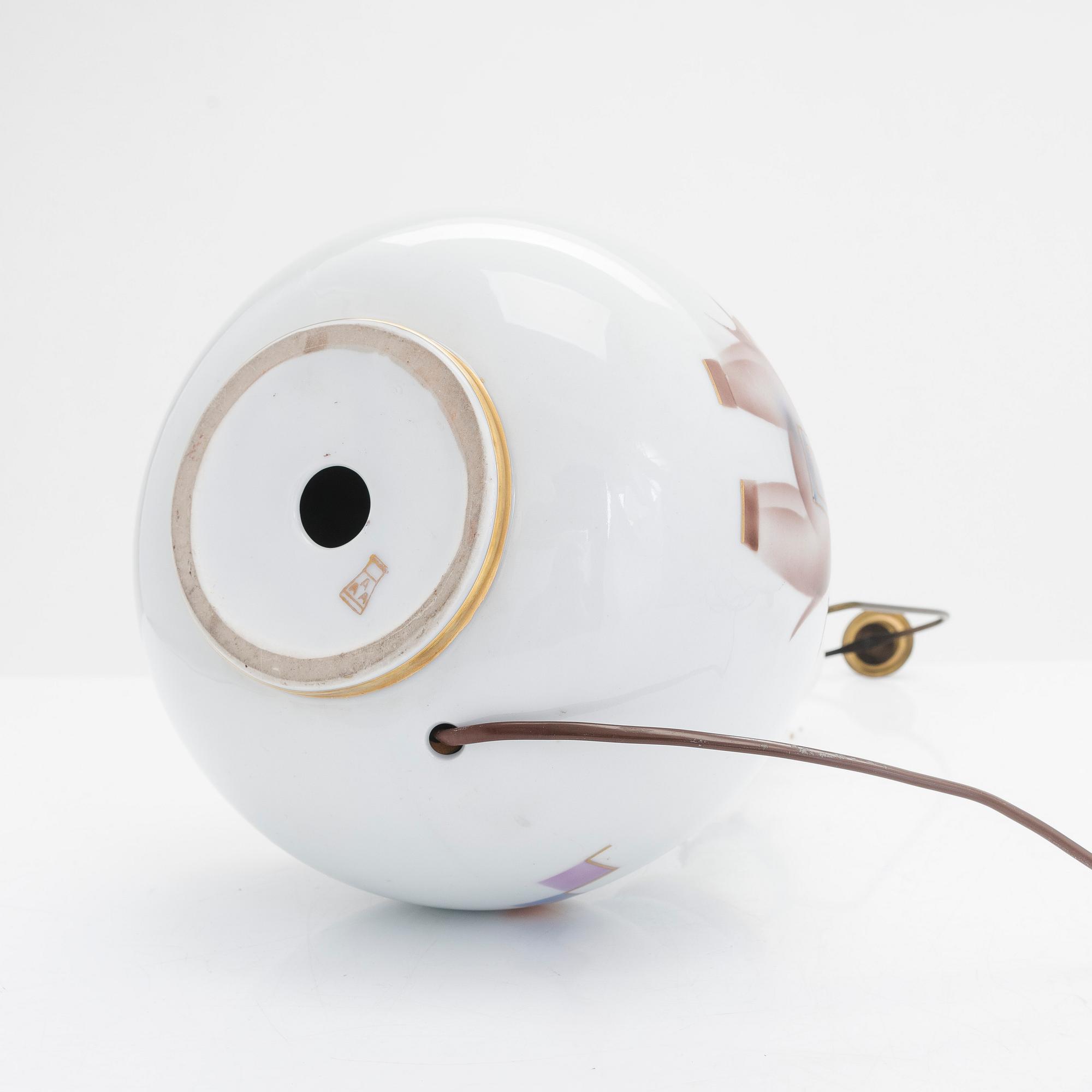 Bordslampa, porslin, Arabia, Finland 1928-1932.