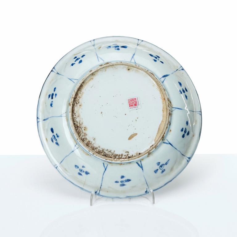 A blue and white kraak dish, Ming dynasty, Wanli (1572-1620).