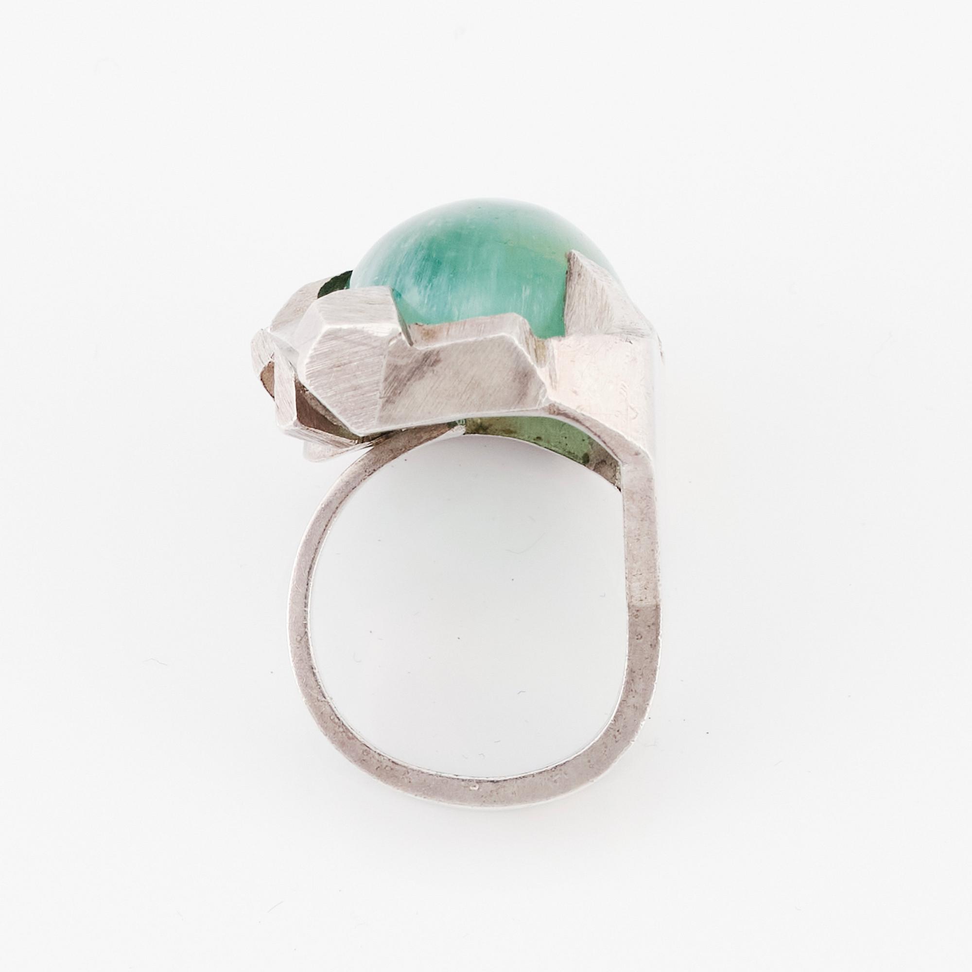 Rey Urban, a sterling silver ring set with a cabochon-cut emerald, Stockholm 1979.