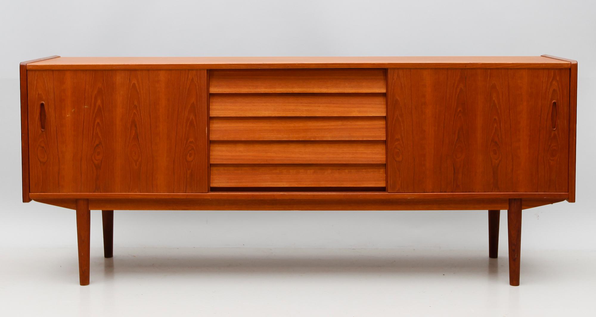 SIDEBOARD, "Trio", Nils Jonsson, Troeds, 1900-talets andra hälft.