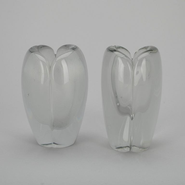 VASER, 2 st, glas, signerade K. Franck Nuutajärvi Notsjö -57 resp. 58.
