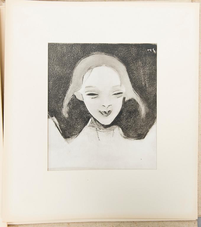 A portfolio with 48 prints from 1945.
