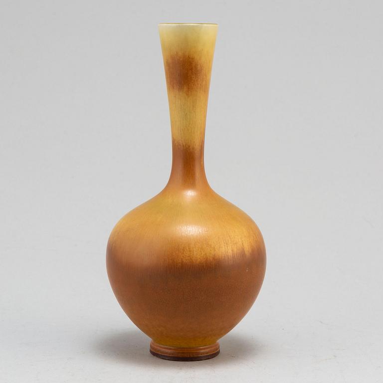 A stoneware vase by Berndt Friberg, Gustavsberg 1963.