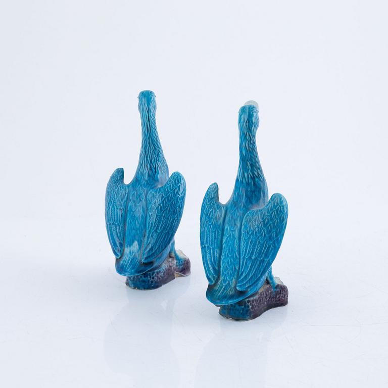 Four turquoise Chinese porcelain duck figurines, late Qing dynasty / around 1900.