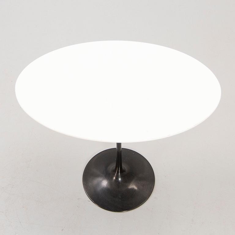 Eero Saarinen, sidobord "Tulip" Knoll International sent 1900-tal.