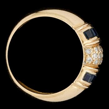 RING, 18k guld med safirer och diamanter. Vikt 6,5g.