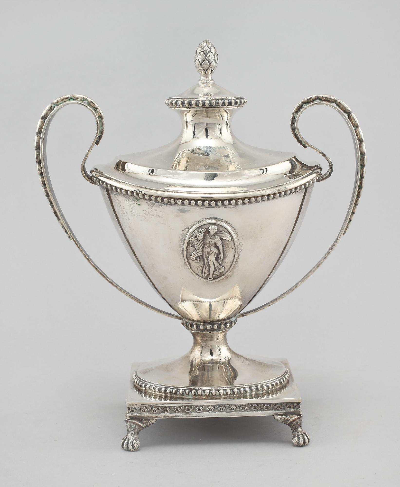 SOCKERSKÅL, silver, empirestil, Carl Gustaf Hallberg, Stockholm, 1910. Vikt 595 g.