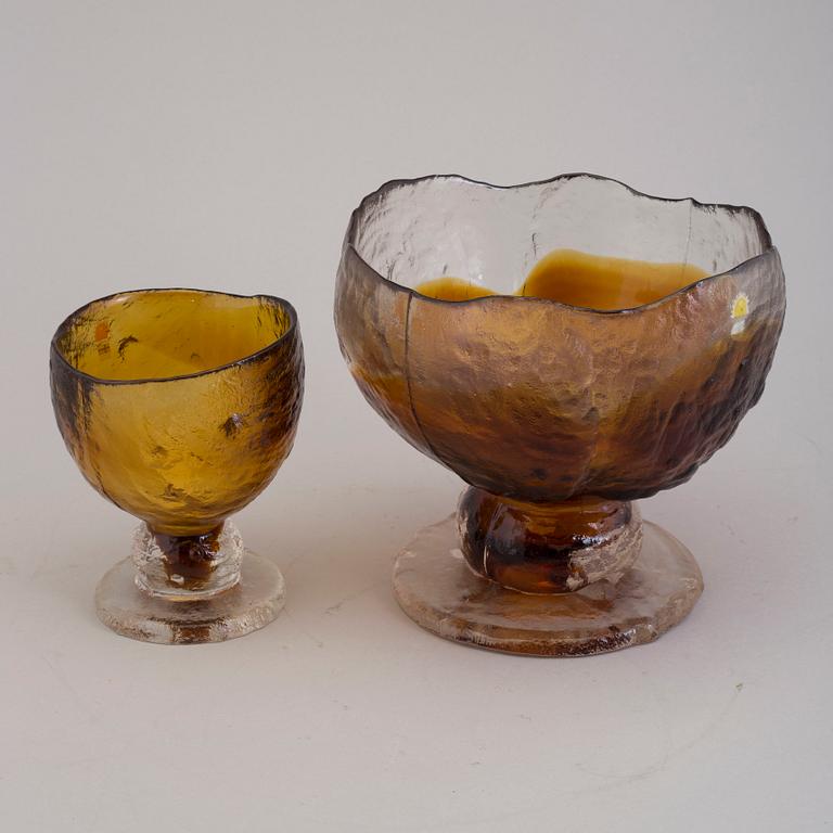 PERTTI SANTALAHTI, Two glass bowls from Humppila, Finland.