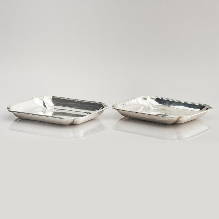 A pair of Swedish 18th century silver dishes, marks of Olof Hellbom, Stockholm 1798.