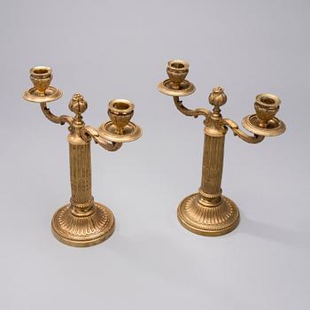 KANDELABRAR, ett par, mässing, Louis XVI-stil, Frankrike 1900-tal.